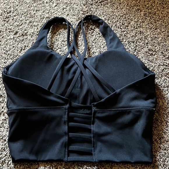 Workout top - Picture 2 of 3